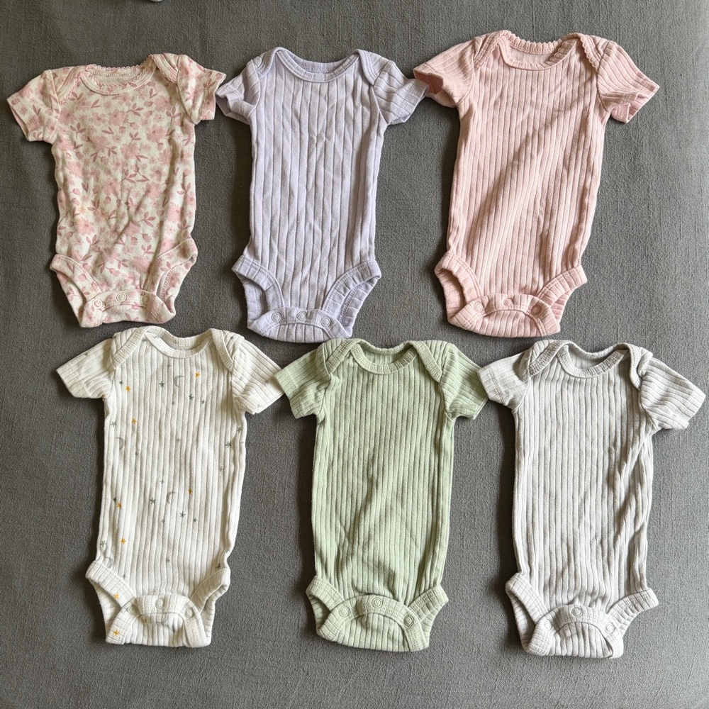 18pc Lot of Preemie Clothing - Picture 5 of 6